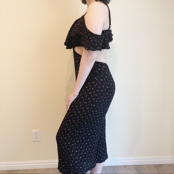 LAST CHANCE 🚨 UO floral cut out jumpsuit - Picture 2 of 5